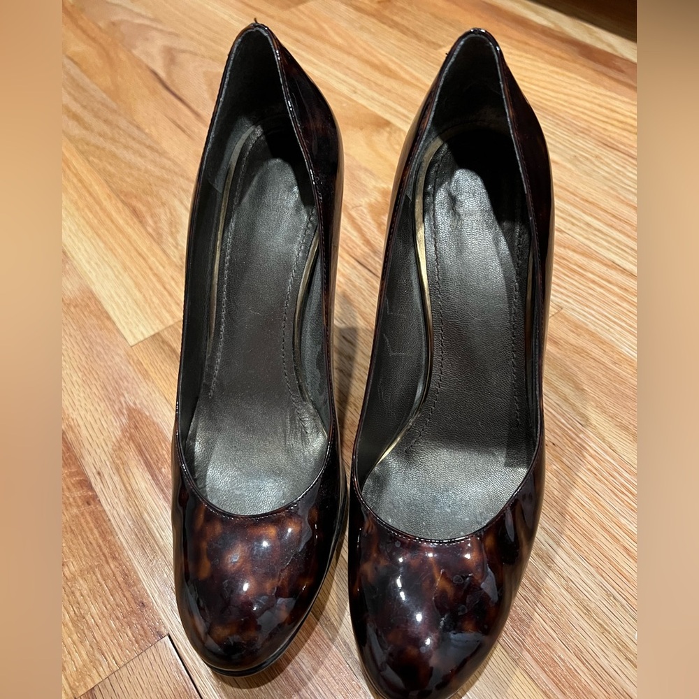 Tortoise Stuart Weitzman patent heel 9.5
